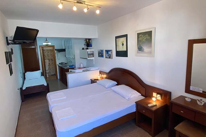 Poros Town Nikos Rooms And Studios מראה חיצוני תמונה